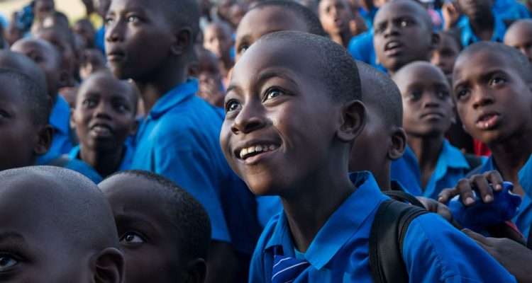 découvrez l'importance de l'éducation musicale dans le développement artistique et personnel des enfants. explorez les bienfaits d'apprendre la musique, les différentes méthodes d'enseignement et comment la musique peut enrichir la vie scolaire et sociale des élèves.