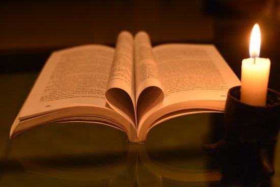 découvrez comment la cognition musicale influence notre perception, notre mémoire et nos émotions. plongez dans le monde fascinant de la musique et de l'esprit, et explorez les mécanismes qui nous lient à la mélodie.